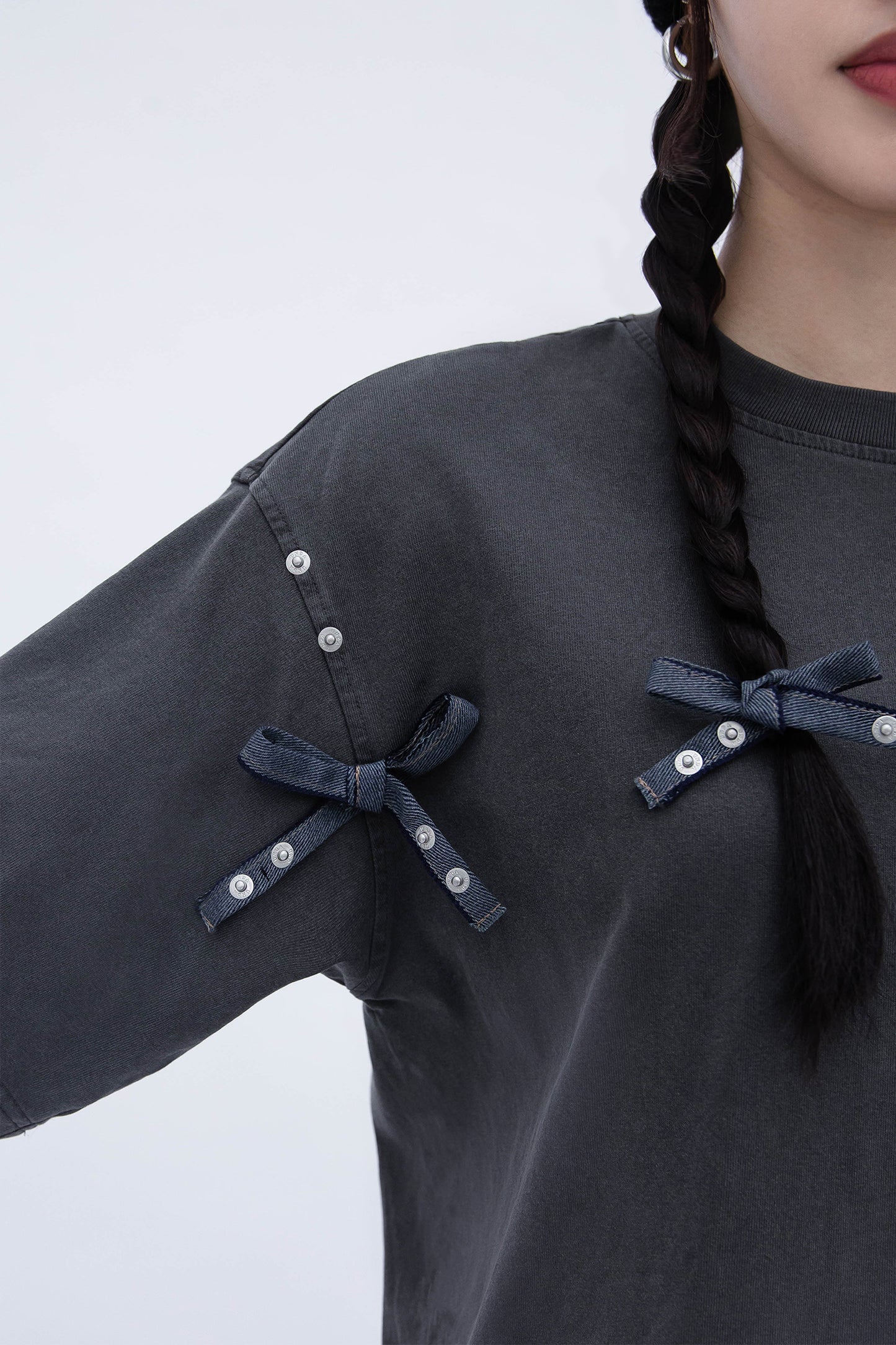 LITTLE RIBBON T-SHIRT (DARK GREY)