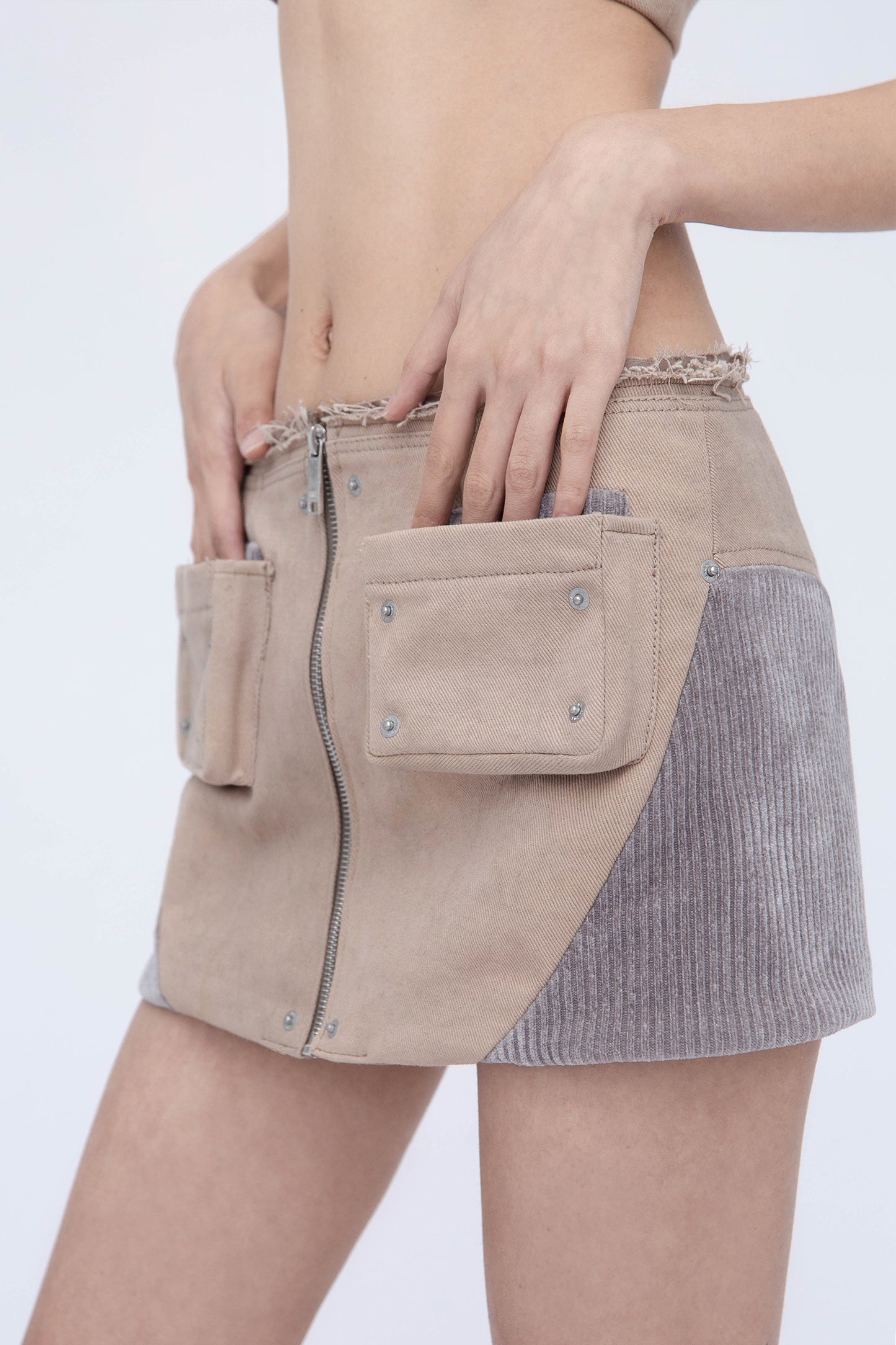 CARGO MINI SKIRT (TAUPE)