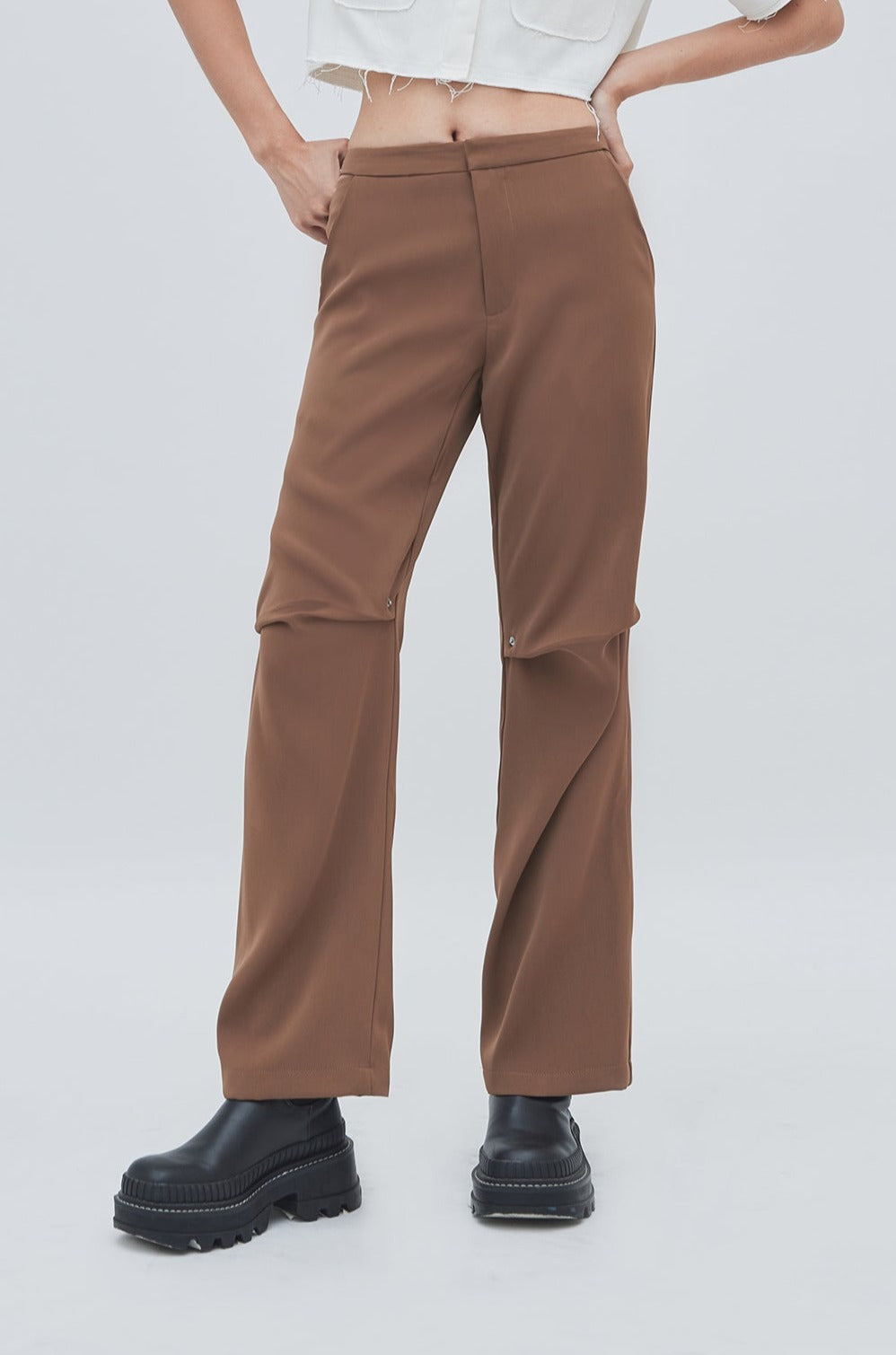 CUT OUT PANTS (BROWN)