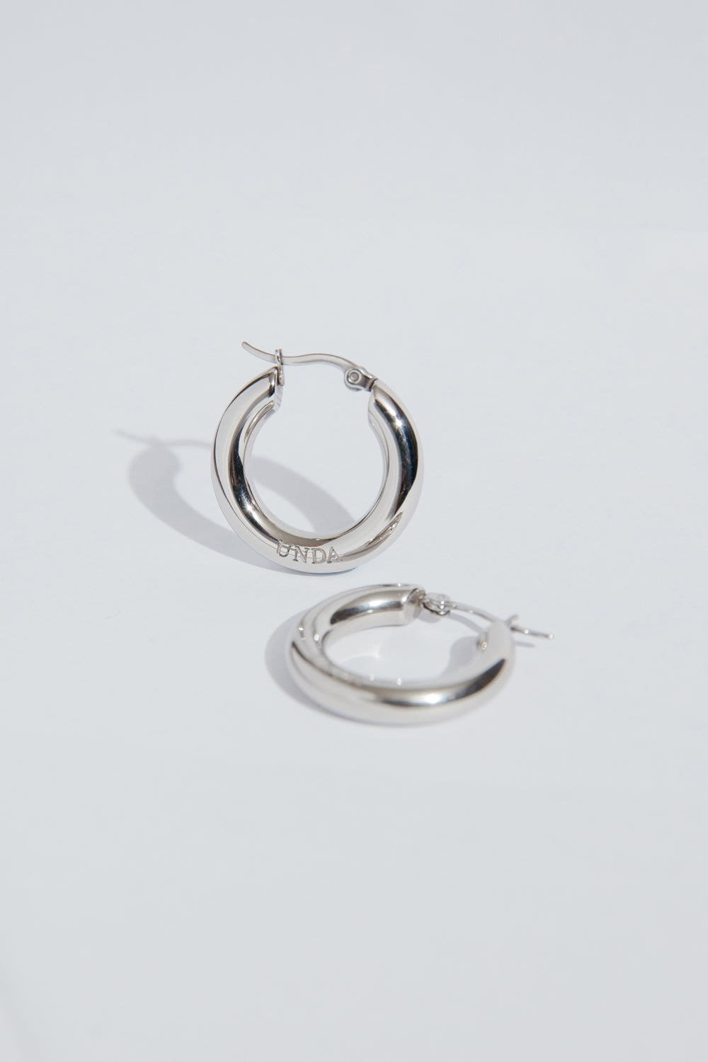 UNDA HOOP EARRINGS (SILVER)