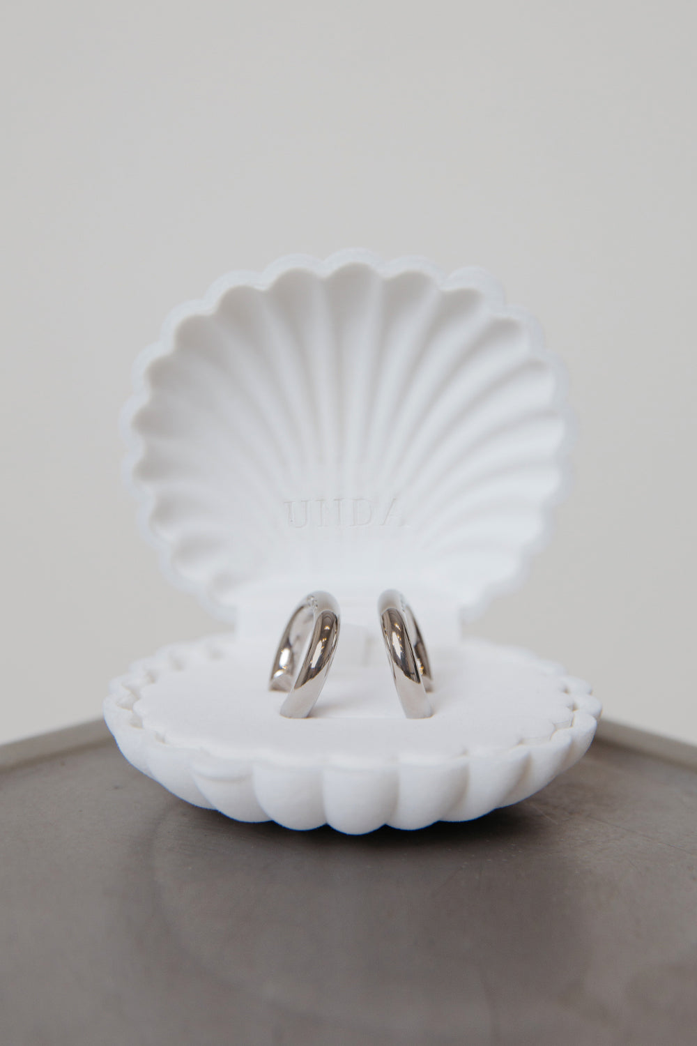 UNDA HOOP EARRINGS (SILVER)