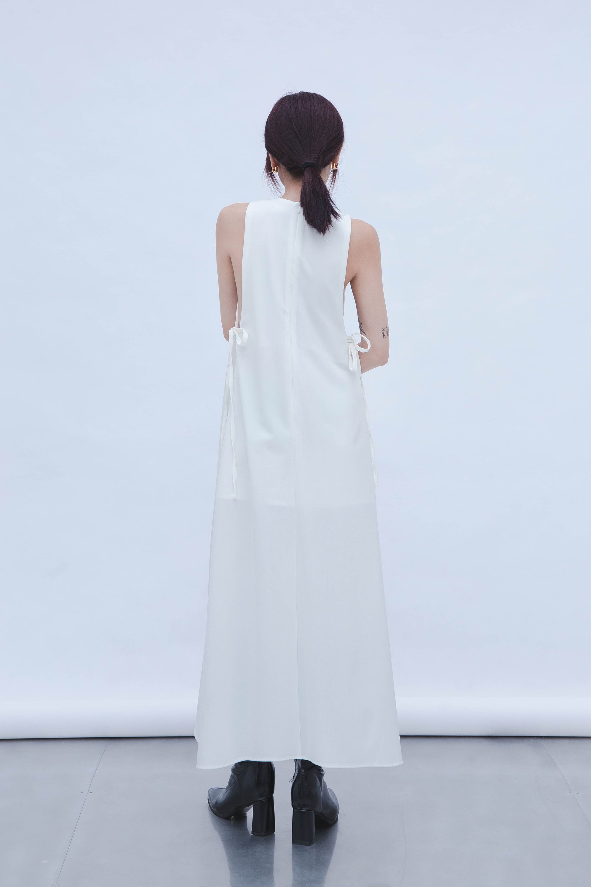 A-LINE MAXI (WHITE) storeunda A-LINE MAXI (WHITE) storeunda