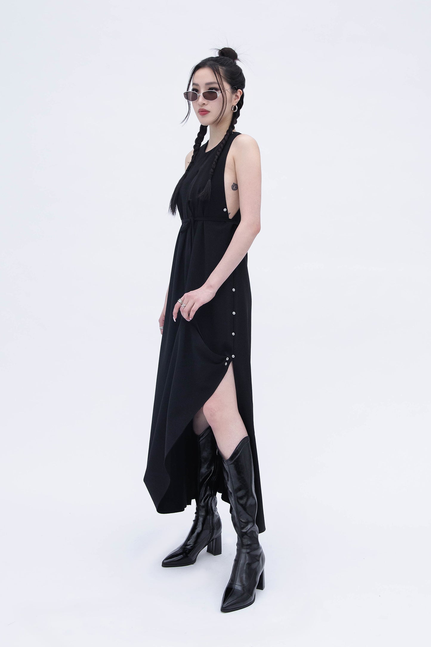 ASYMMETRIC RIVET MAXI (BLACK)