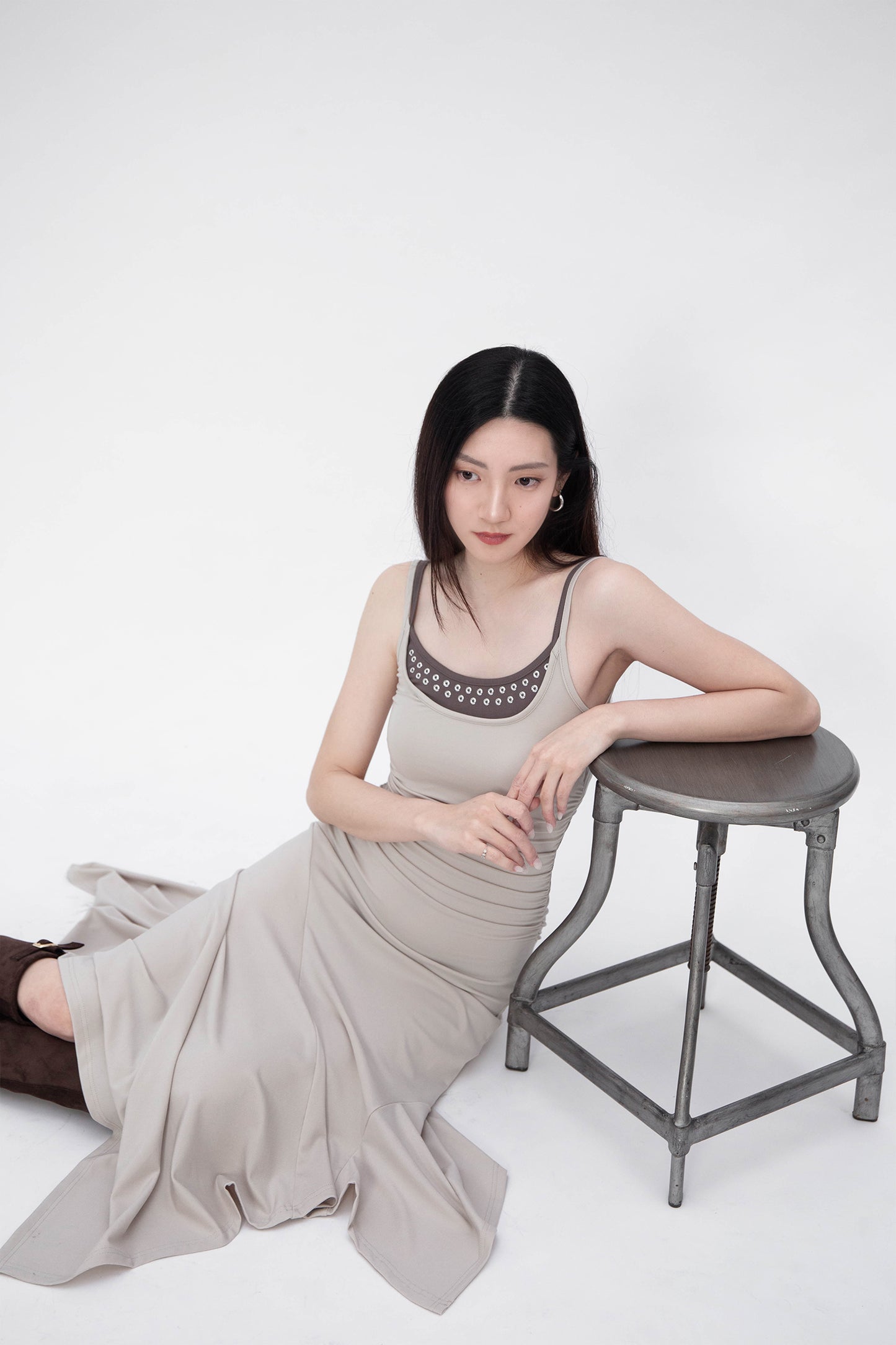 TWOEYE ASYMMETRICAL DRESS (GREIGE)