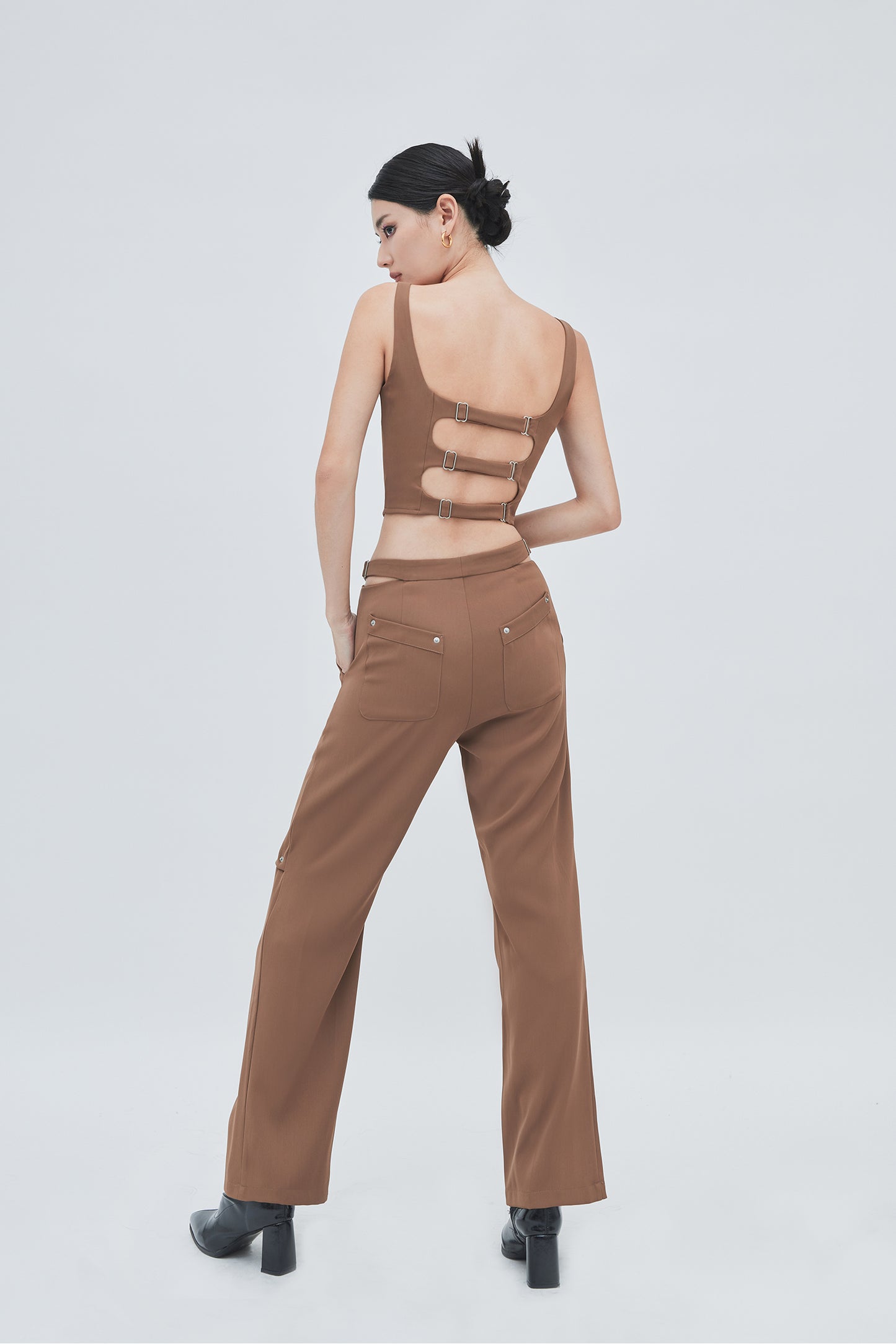 CUT OUT PANTS (BROWN)