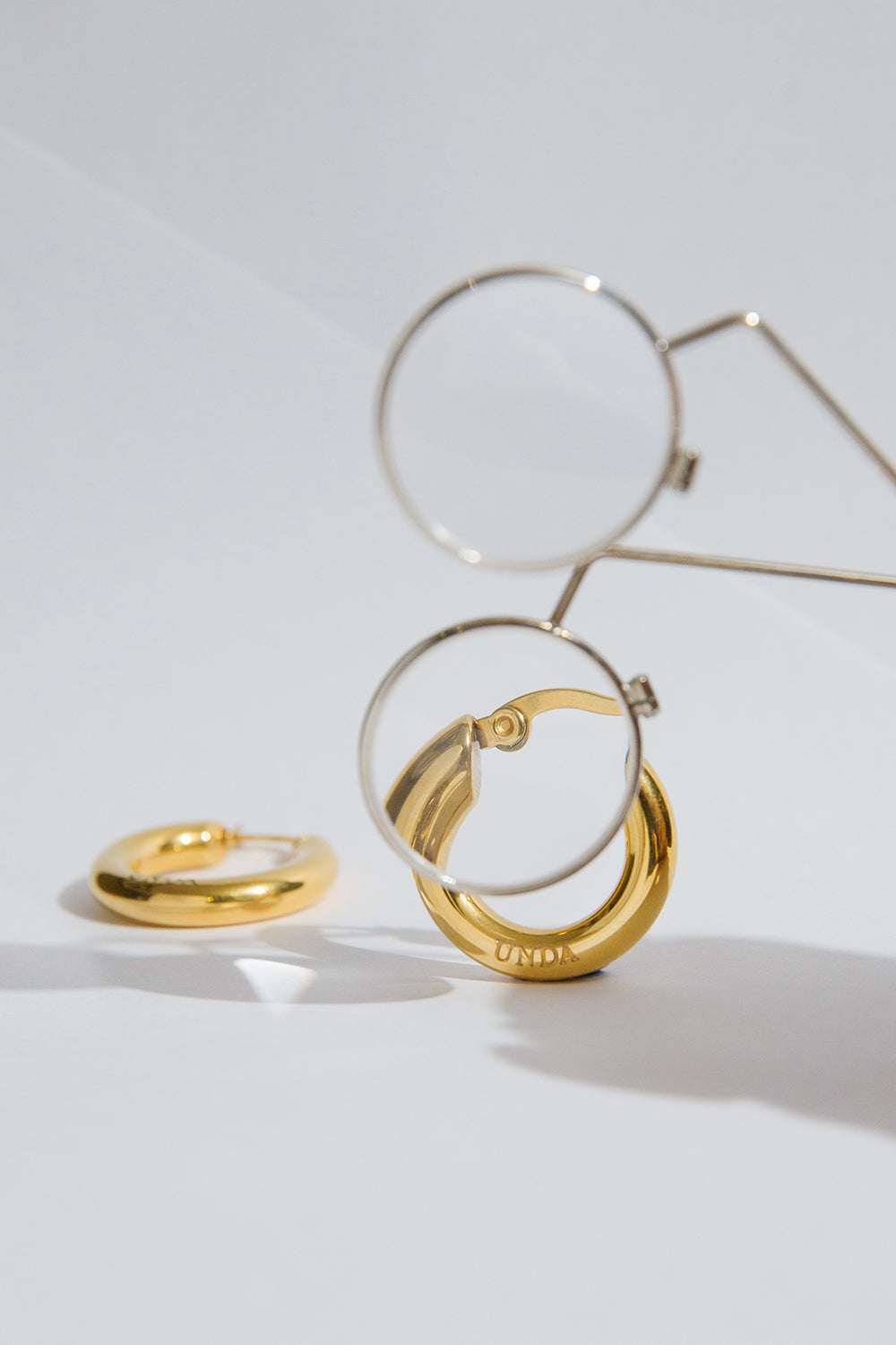 UNDA HOOP EARRINGS (GOLD)