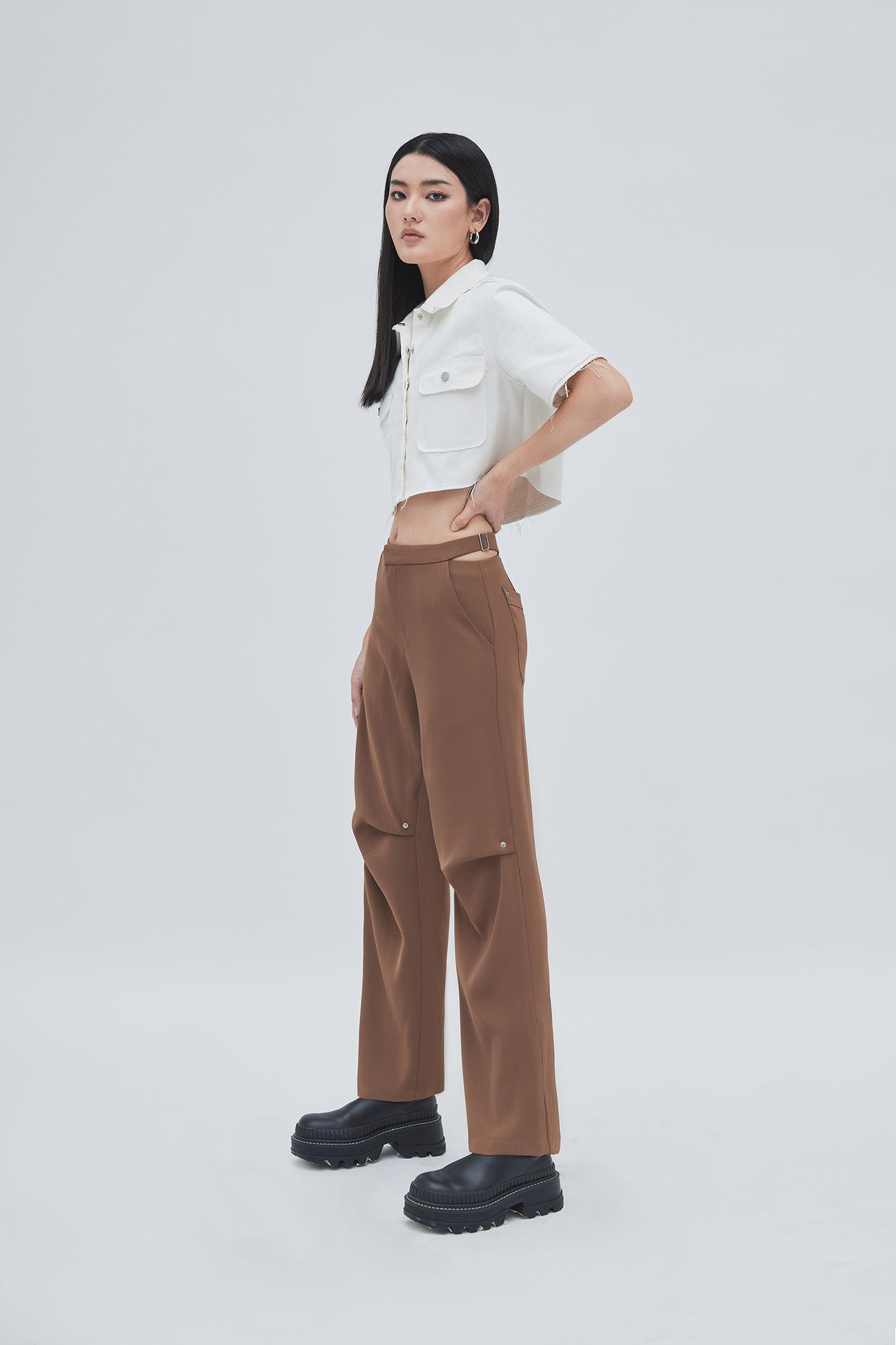 CUT OUT PANTS (BROWN)