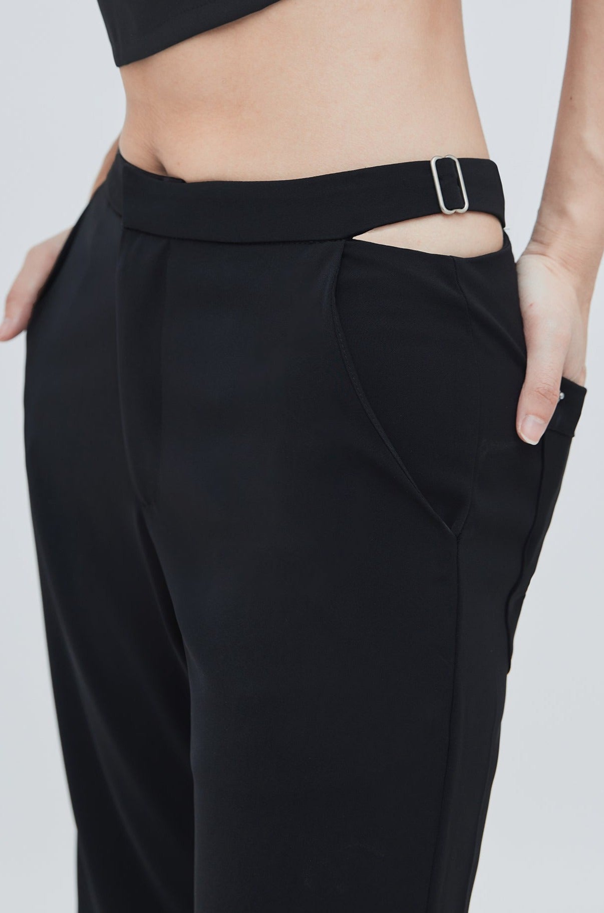 CUT OUT PANTS (BLACK)