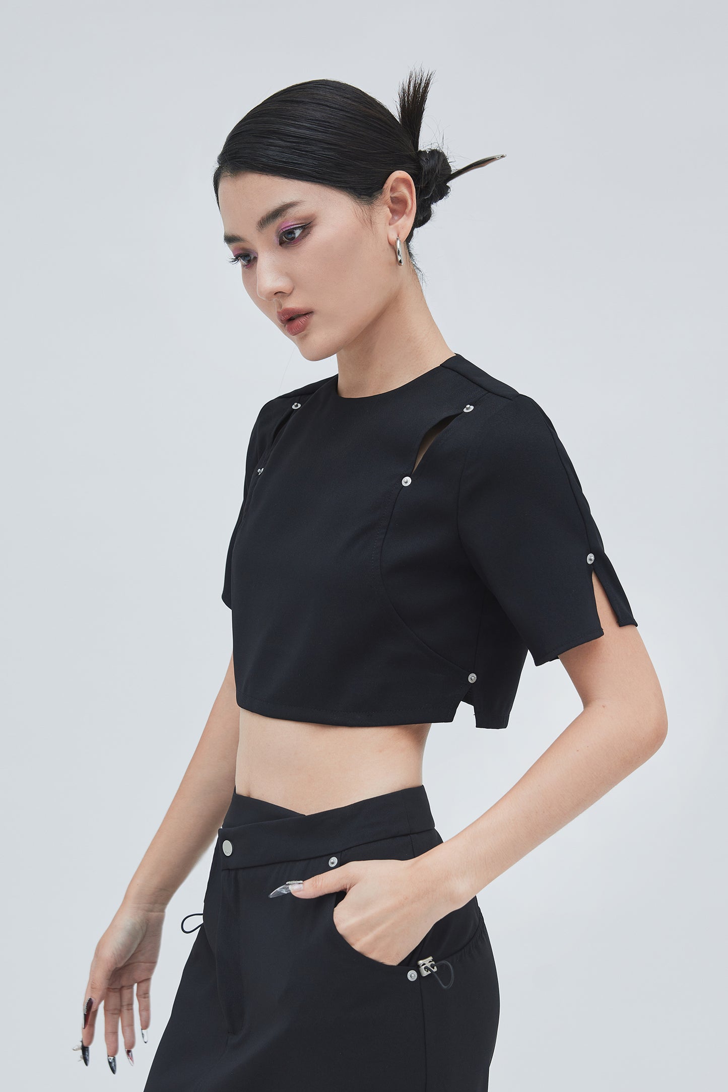 RIVET CROP TOP (BLACK)