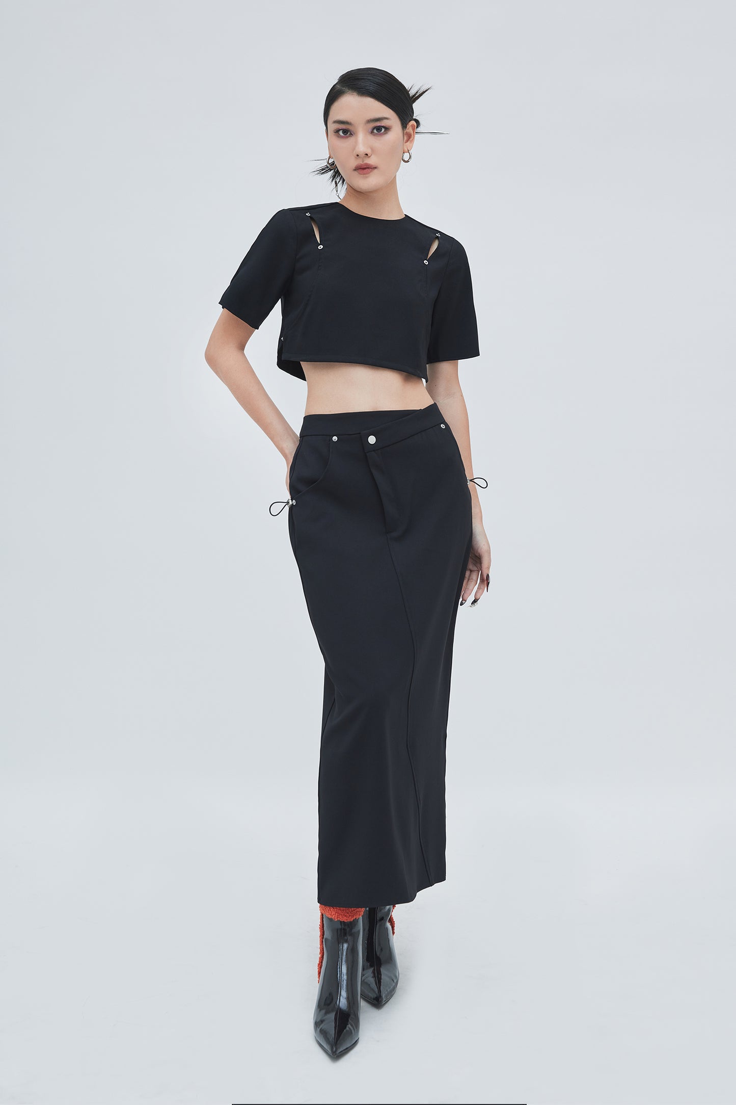 RIVET CROP TOP (BLACK)